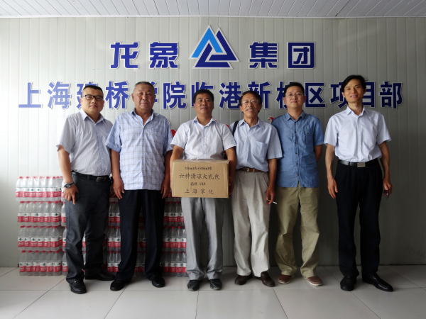 向奋战在高温一线的员工们致敬.jpg