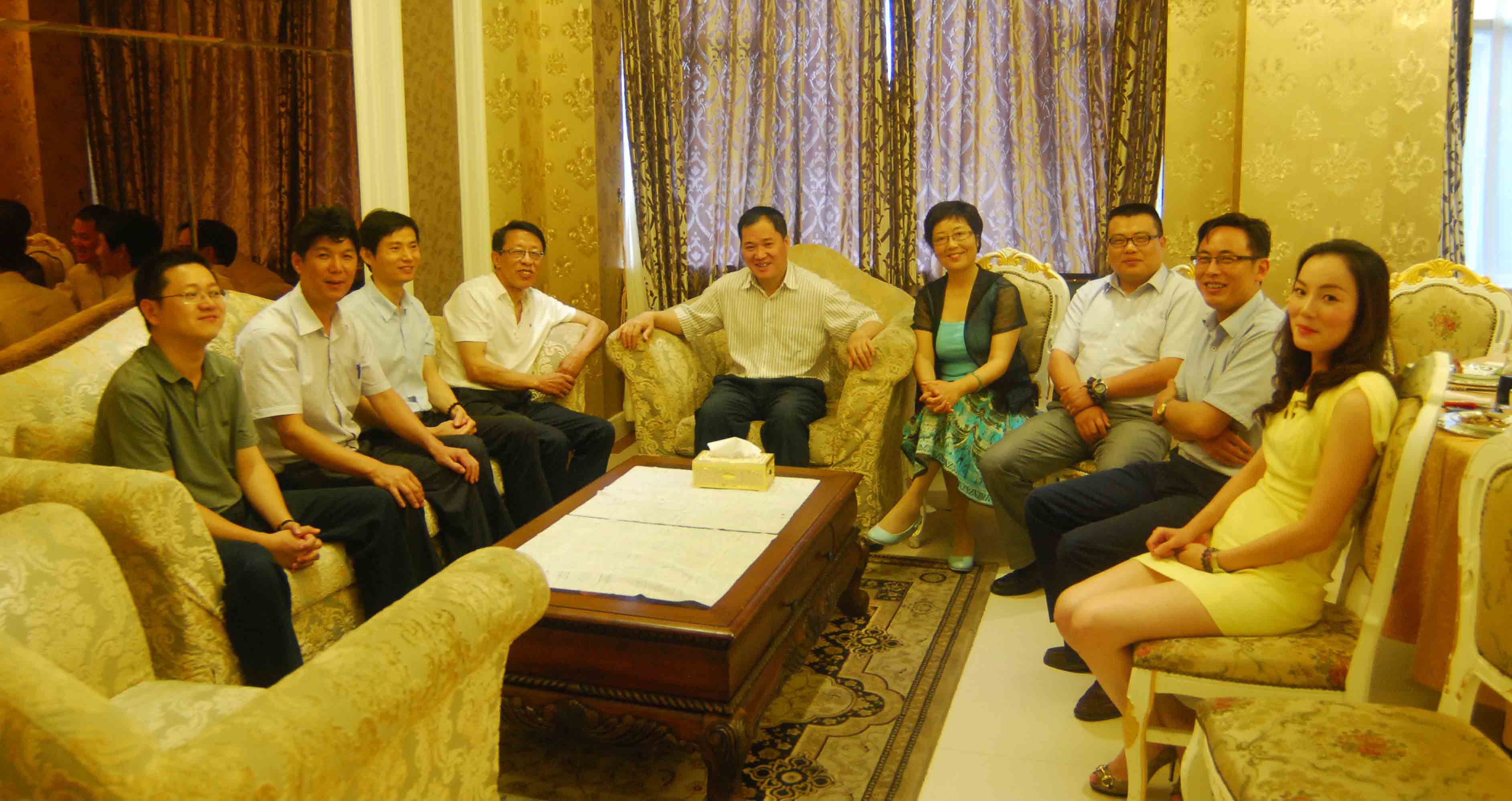 围绕发展抓党建 抓好党建促发展.jpg